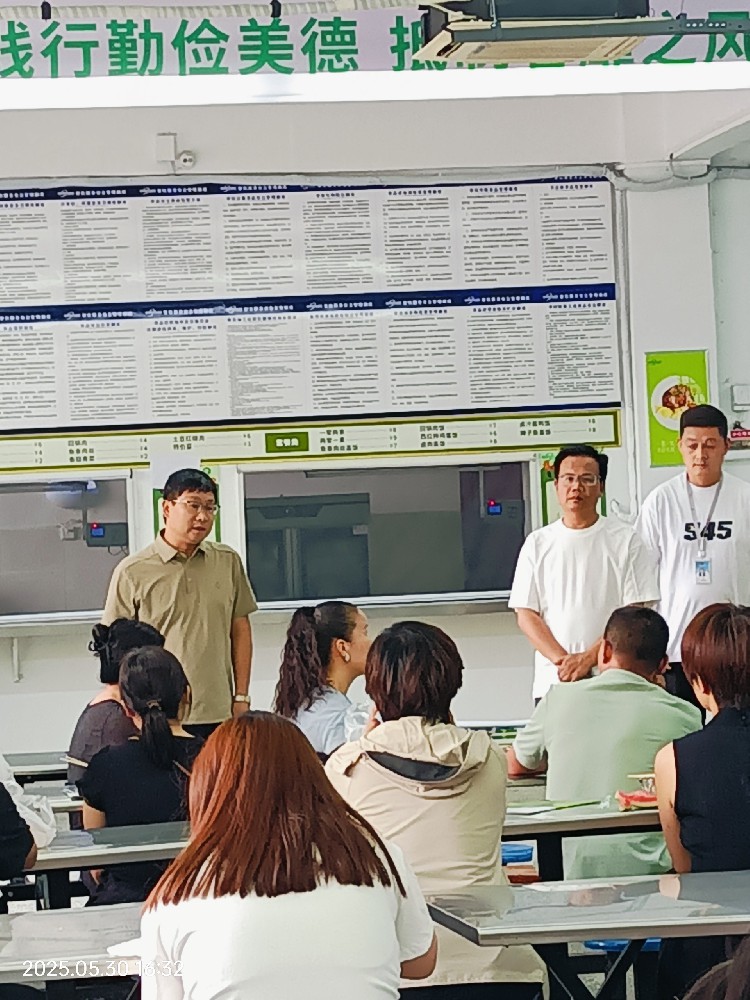 召開膳食監(jiān)督家長委員會(huì)會(huì)議
